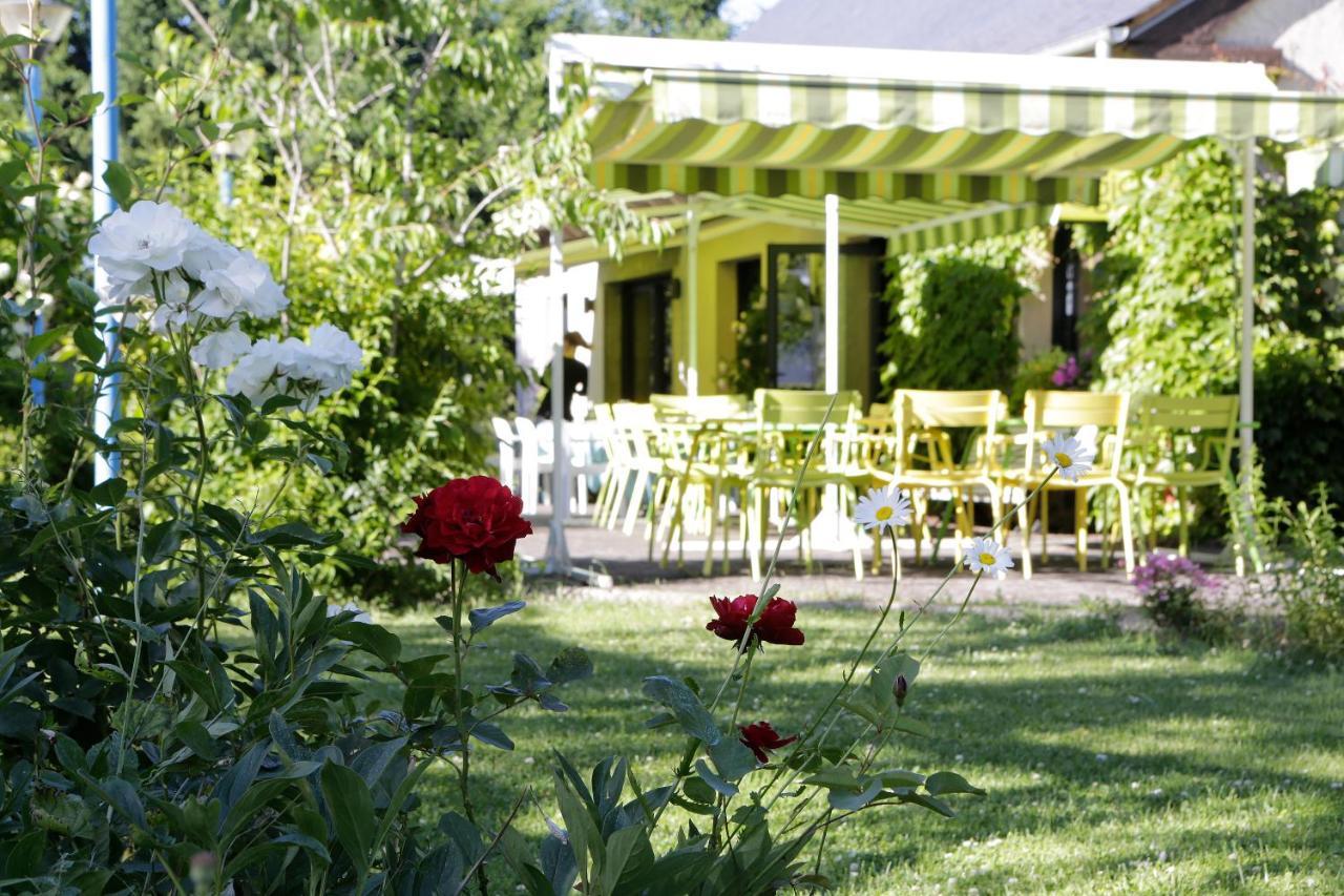 Logis Auberge Du Barrez Mur-de-Barrez Εξωτερικό φωτογραφία