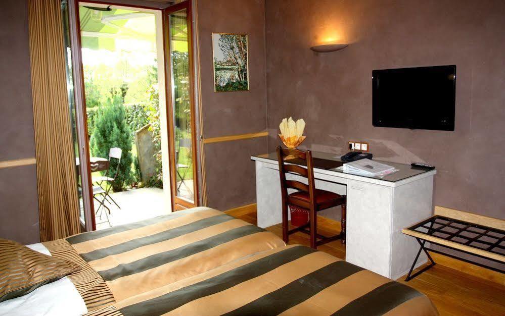 Logis Auberge Du Barrez Mur-de-Barrez Εξωτερικό φωτογραφία